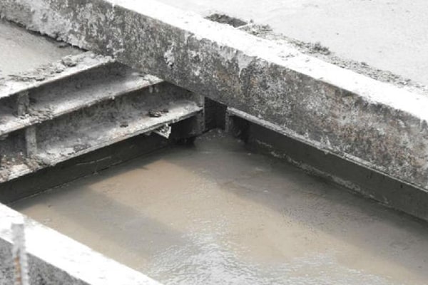 Concrete caisson placing.
