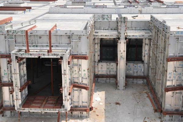 Trial assembly of aluminum formwork in factory (Local art).